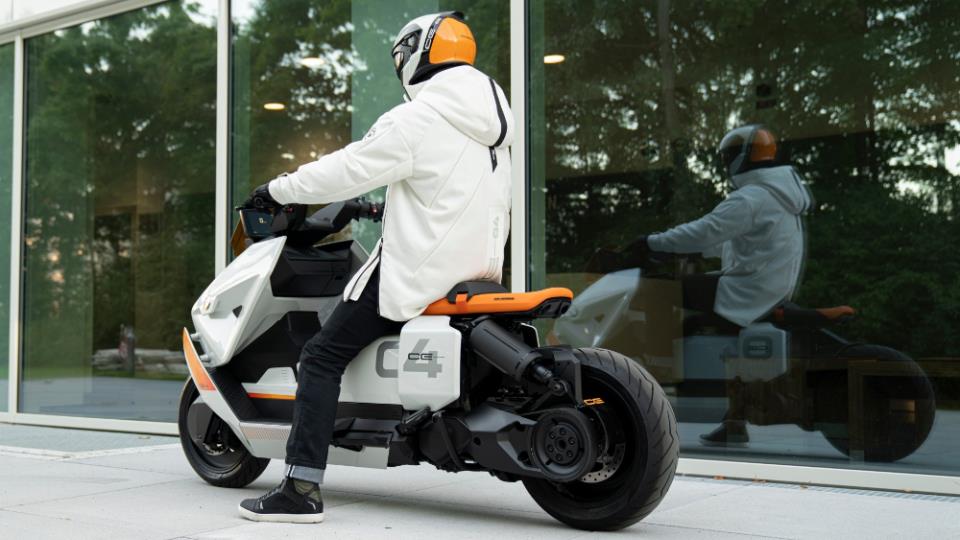 اسکوتر برقی ب‌ام‌و CE 04